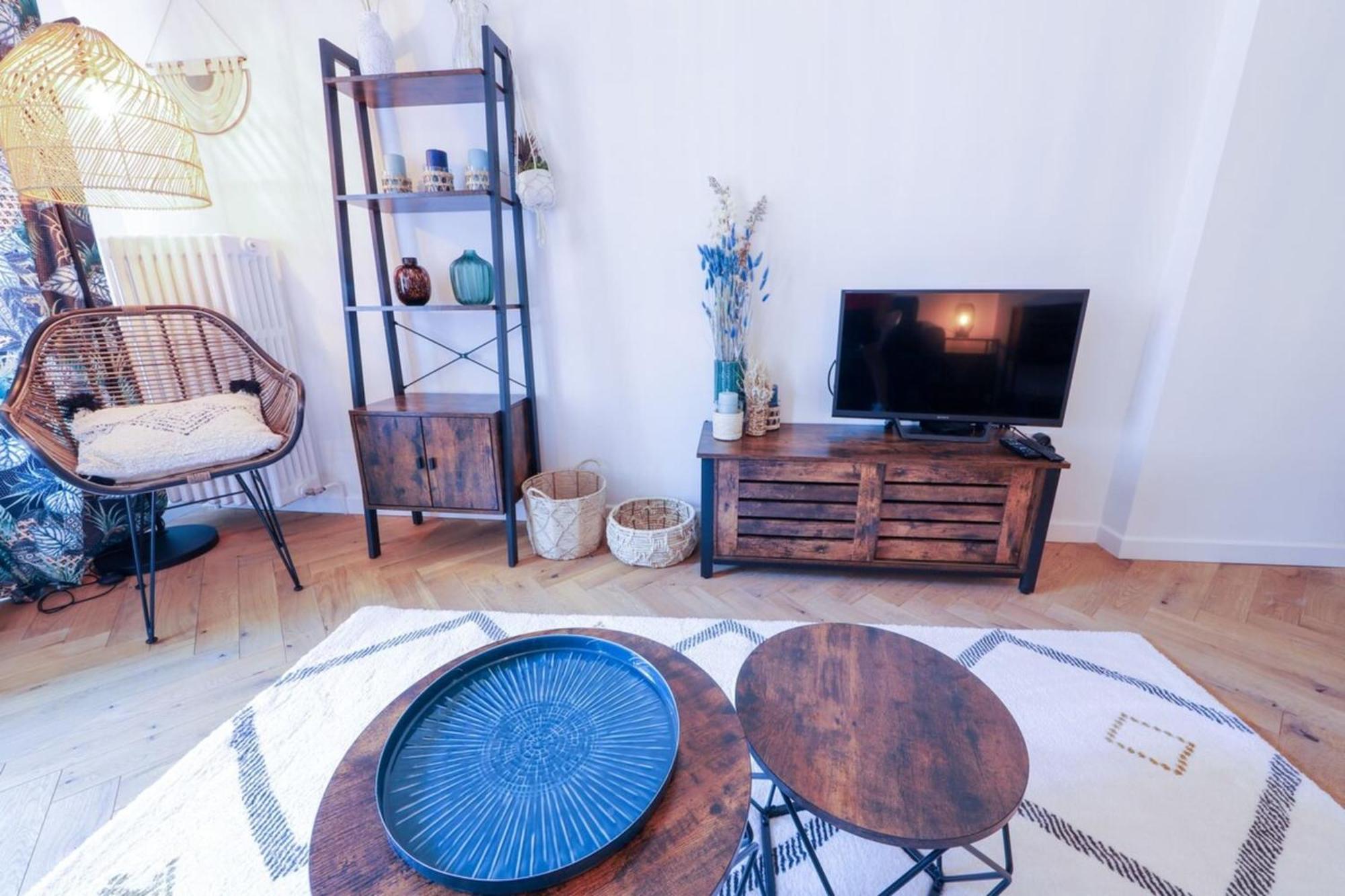 Cozy Along The River - Downtown & Terrace - 4 อานซี ภายนอก รูปภาพ